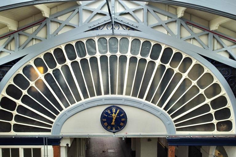 The fan at the market entrance